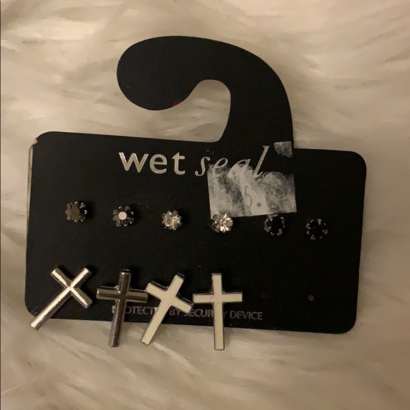 Wet Seal Jewelry - BNWT gothic earring set